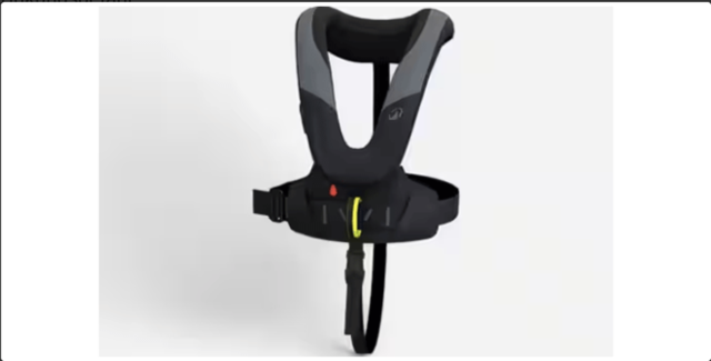 Decathlon ruft die Rettungsweste LJ150N mit Gurtsystem grau/schwarz zurück. | Foto: Decathlon