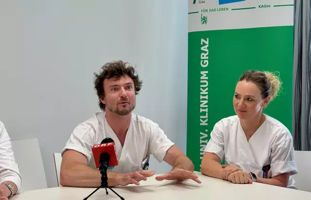 Kathrin Backhaus, Kinderchirurgin und Verantwortliche für die medizinische Einsatzleitung in der Notaufnahme des Kinderzentrums am 10. Juni, und Claus-Uwe Weitzer, Arzt an der Kinderchirurgie teilen ihre Erfahrungen.  | Foto: MeinBezirk