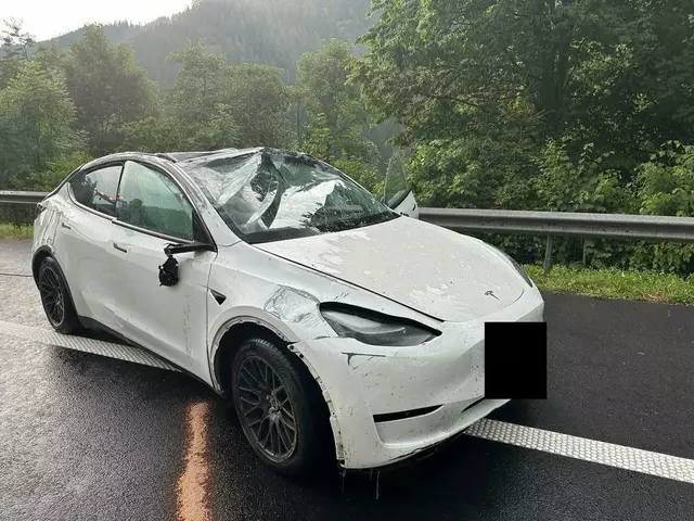 Am Dienstag erfolgte ein Sirenenalarm für die Freiwillige Feuerwehr Übelbach-Markt aufgrund eines Verkehrsunfalls mit einem E-Auto auf der A9 in Richtung Slowenien.

 | Foto: FF Übelbach-Markt