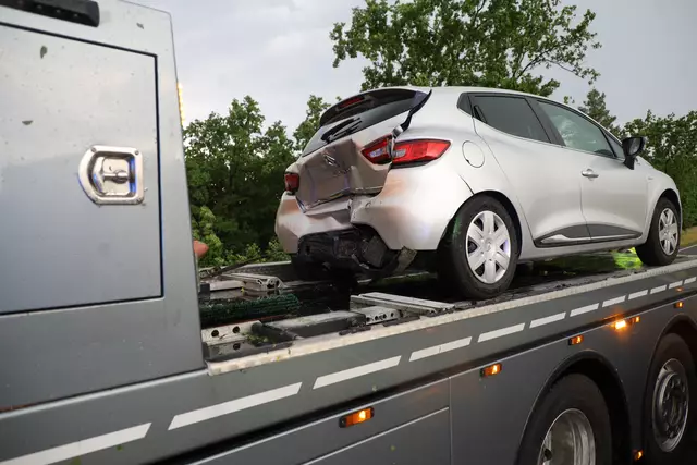 Karambolage während des Sturms: Auf der Wiener Straße in Gunskirchen prallen drei Pkw aufeinander und werden zum Teil schwerbeschädigt. | Foto: laumat.at