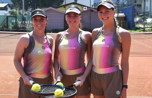 Frauen-Power im Tennis aus dem Bezirk Kufstein: Daniela Jordan, Ayana Erler und Tara Erler (v.l.) zeigten eine  spielstarke BL-Saison. | Foto: © Friedl Schwaighofer