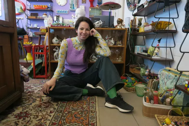 Dora Janković ist auf Vintage-Raritäten spezialisiert und betreibt ein Geschäft in der Zentagasse 43. | Foto: Patricia Hillinger/MeinBezirk
