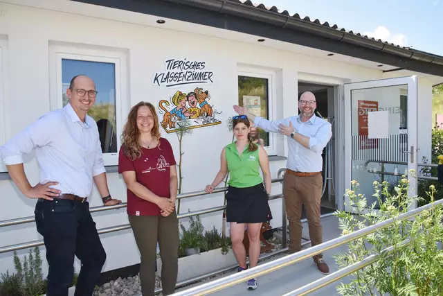 Das "Haus für Natur"-Team zu Gast im Tierheim St. Pölten. Sie haben den Aufbau des "Tierischen Klassenzimmers" mit Terrarien und Know-how unterstützt. | Foto:  Josef Vorlaufer
