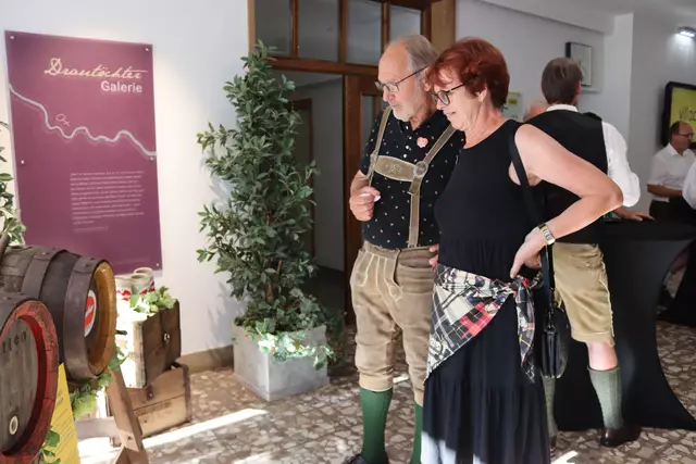 Bernhard Plasounig, WKO-Bezirksstellenobmann, interessierte sich für die Ausstellung. | Foto: MeinBezirk.at
