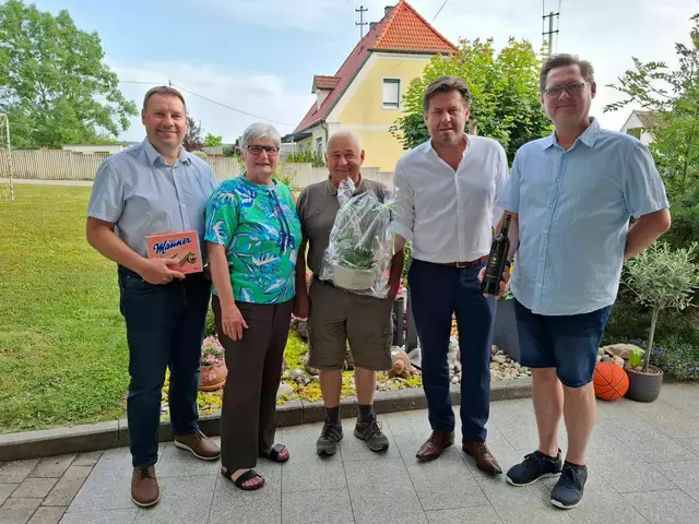Vinzenz und Hedwig Bunyai feierten den 50. Hochzeitstag. | Foto: Gemeinde Schandorf