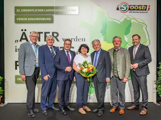 Von links: Kulturreferent Friedrich Bernhofer, Landesobmann-Stellvertreter Johann Hingsamer, Klubomann August Wöginger, Marianne Reininger, Landesobmann Josef Pühringer, Franz Meyer, Landesgschäftsführer Franz Ebner. | Foto: OÖ Seniorenbund