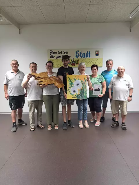 v.l.: ÖKB Sportschützenbeauftragter Alois Kralovec, ÖKB Obmann Leopold Dammerer, Schriftführerin Conny Weingartner (3. Platz),  Philipp Kloibhofer (2. Platz), Erika Fischer, Gerlinde Haslauer (1. Platz), ESV Oberschützenmeister Wolfgang Gassner und Franz Kücher. | Foto: Weingartner