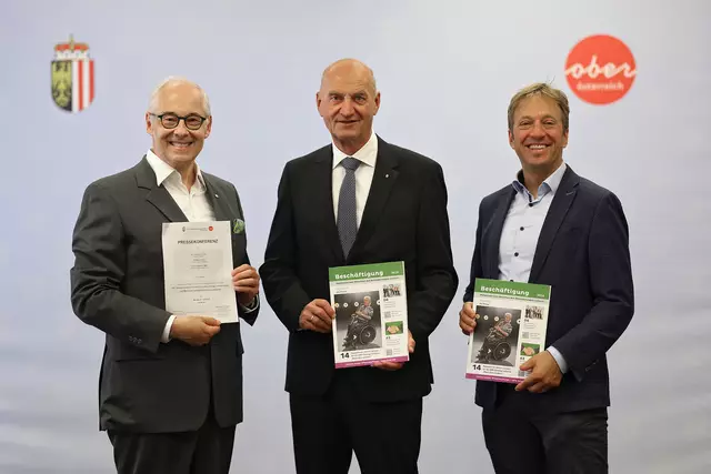 Von links: Martin Essl, Christian Dörfel, Claus Jungkunz. | Foto: Land OÖ/Kauder