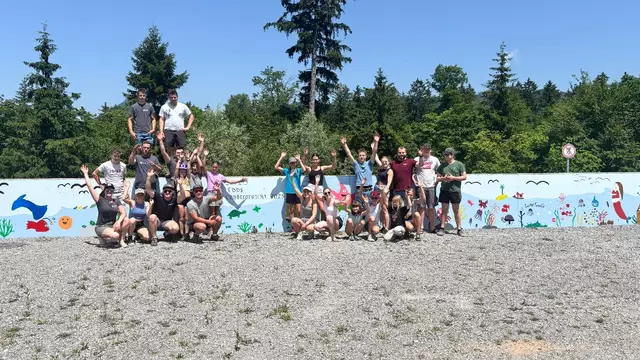 Kinder und Jugendliche aus Ebbs haben im Rahmen eines Landesprojektes die Fischtreppe am Jennbach verschönert. | Foto: Landjugend Ebbs