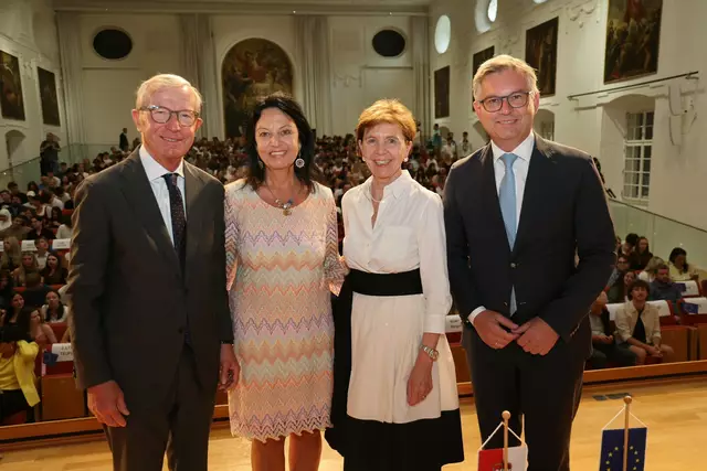  Im Bild v.l. Landeshauptmann Wilfried Haslauer, Organisatorin Gritlind Kettl (EUROPE DIRECT), Landtagspräsidentin Brigitta Pallauf, EU-Kommissar Magnus Brunner. | Foto: Land Salzburg/Franz Neumayr