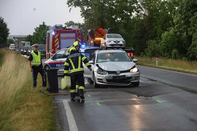 Karambolage während des Sturms: Auf der Wiener Straße in Gunskirchen prallen drei Pkw aufeinander und werden zum Teil schwerbeschädigt. | Foto: laumat.at