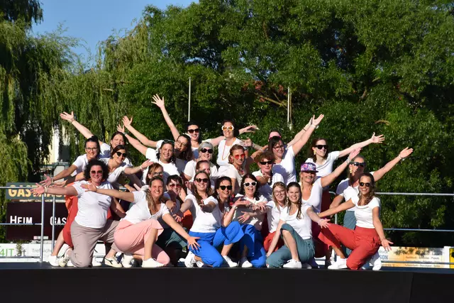 Die Ladies tanzten zu Sommerhits | Foto: Alexandra Goll