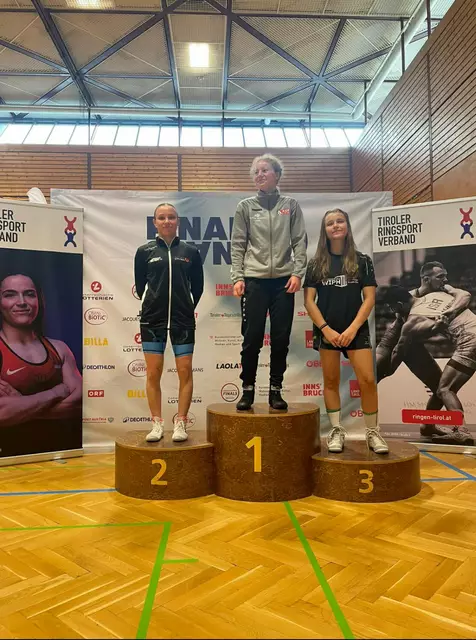 Nicole Altmann aus Nußbach (li.) freut sich über die Silbermedaille bei der Staatsmeisterschaft. | Foto: Altmann