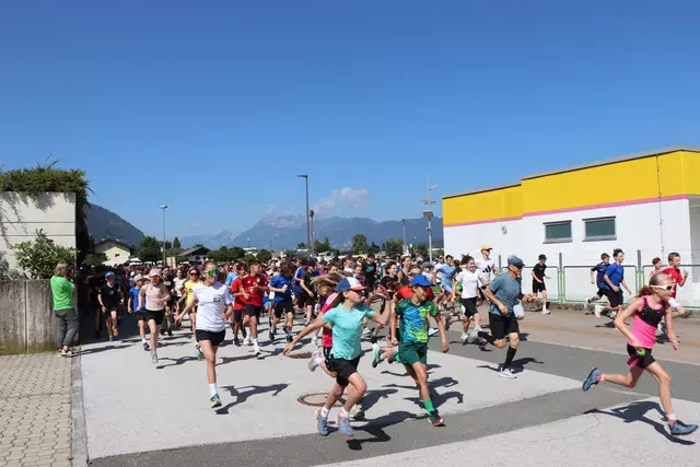 Rund 550 Jugendliche liefen beim achten Spendenlauf des BRG Wörgl mit. | Foto: Nimpf
