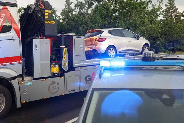 Karambolage während des Sturms: Auf der Wiener Straße in Gunskirchen prallen drei Pkw aufeinander und werden zum Teil schwerbeschädigt. | Foto: laumat.at