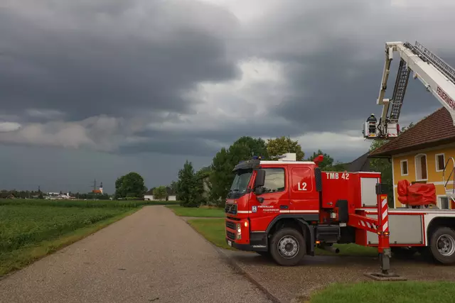 Kaputtes Stadldach in Gunskirchen. | Foto: laumat.at