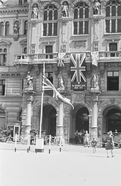 Britische Soldaten vor dem Grazer Rathaus im Jahre 1945. | Foto: Mulitmediale Sammlung, UMJ