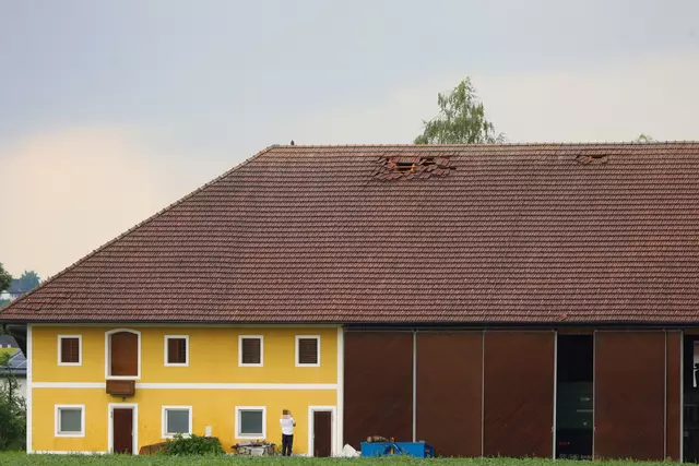 Kaputtes Stadldach in Gunskirchen. | Foto: laumat.at