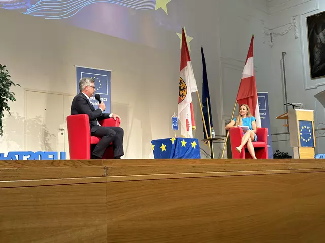 Die HAK Neumarkt gewinnt den Online-Videowettbewerb „My EU in 2055“ mit ihrer Vision zur EU in dreißig Jahren. Zu diesem Thema diskutierten 600 Salzburger Schülerinnen und Schüler heute mit EU-Kommissar Magnus Brunner, bevor die diesjährigen Preise vergeben wurden. | Foto: Lisa Gold