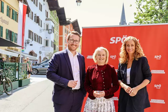 Bei der Final-Etappe der tirolweiten SPÖ-Tour: Landesparteichef LH-Stv. Philip Wohlgemuth, SPÖ-Bezirksvorsitzende LA Claudia Hagsteiner und Landesrätin Eva Pawlata (v. li.). | Foto: SPÖ