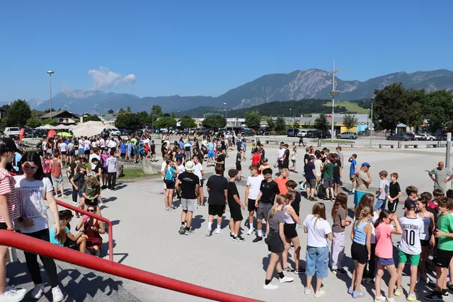 Reges Getümmel am Schulhof vor dem Startschuss. | Foto: Nimpf