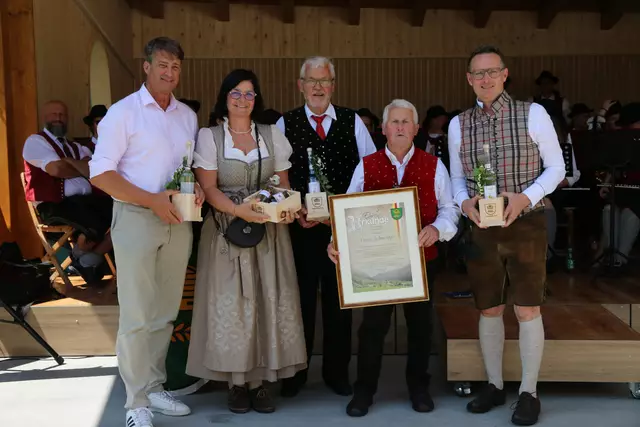 Ehrengäste mit Bgm. Peter Ebner | Foto: Heidi Schober