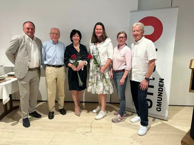 Ehrengäste und Akteure bei der Generalversammlung der Sportunion Gmunden. | Foto: Sportunion Gmunden