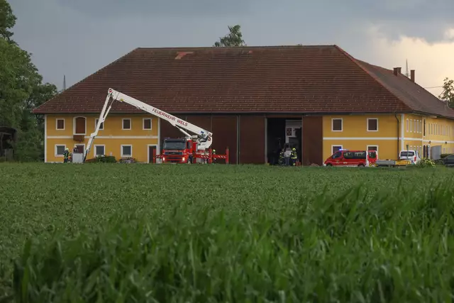 Kaputtes Stadldach in Gunskirchen. | Foto: laumat.at