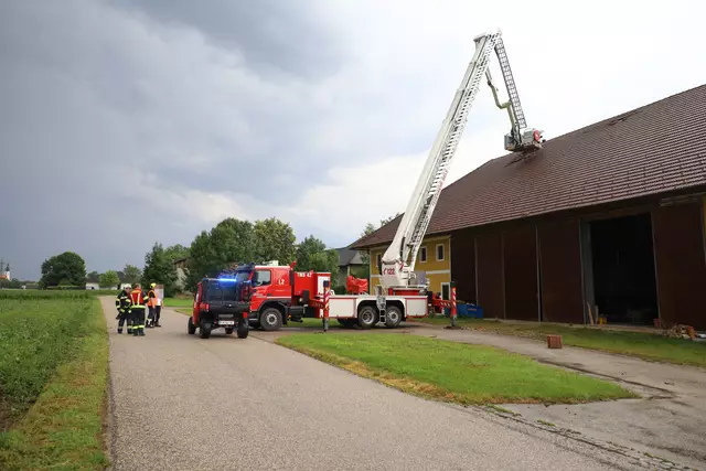 Kaputtes Stadldach in Gunskirchen. | Foto: laumat.at