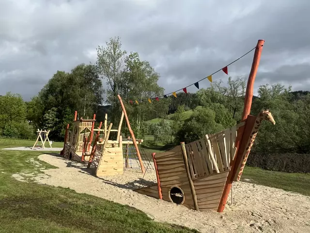 Ob Schaukeln, Klettern oder Sandspielen – der Spielplatz sorgt für Abwechslung und Freude bei den jüngsten Besuchern des Freizeitareals. | Foto: Marktgemeinde Krieglach
