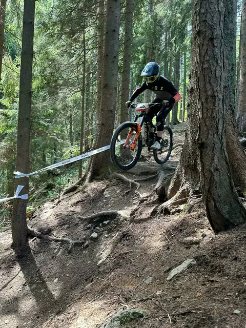 Schon die Jüngsten stürzen sich ins Downhill-Abenteuer. | Foto: RC Petzen Arbö