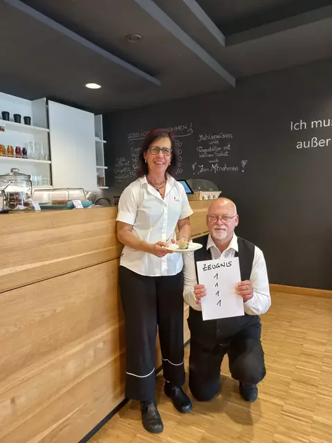 Das Café -Team freut sich auf die kleinen Gäste – auch ohne lauter Einser. | Foto: daskardinal