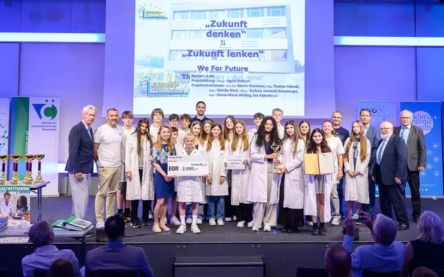 Die Klassen 4abc des Europagymnasiums Leoben haben mit ihrem Projekt „Zukunft denken – Zukunft lenken“ einen der begehrten Hauptpreise gewonnen.

 | Foto: FCIO/Marko Kovic