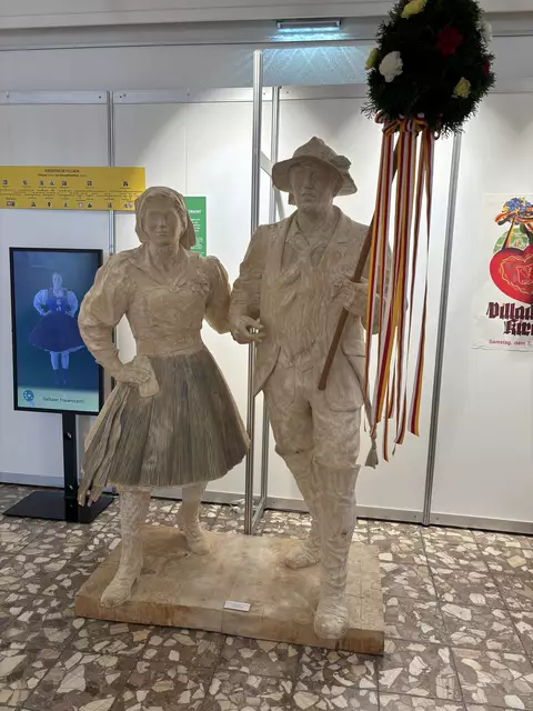 Holzmodell für das bekannte Bronzene Laderpärchen von Egon Gruber. | Foto: MeinBezirk.at