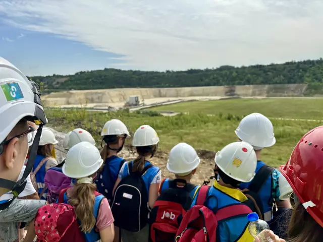 Gespannt wartet die Gruppe auf das Signal. | Foto: Bachhofner