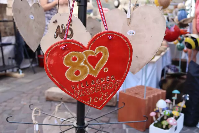 Das Keramikgeschäft aus Villach hat ein ganz besonderes Stück angefertigt. | Foto: MeinBezirk.at