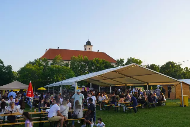 Das Vösendorfer Schlossparkfest lockte auch dieses Jahr wieder zahlreiche Besucherinnen und Besucher an. | Foto: Marktgemeinde Vösendorf