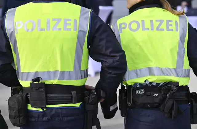 Beide bestreiten, etwas mit der Tat zu tun zu haben, die mutmaßlichen Opfer seien laut dem Polizeisprecher jedoch "relativ sicher", dass diese Teil der Männergruppe waren. (Symbolfoto) | Foto: HANS KLAUS TECHT / APA / picturedesk.com