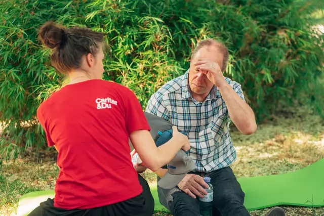 Außerdem werden Streetwork-Teams Menschen Wasser, Sonnencreme und Kopfbedeckungen verteilen, um Dehydrierung und Hitzeschäden zu verhindern. | Foto: Caritas Wien/Klaus Pichler