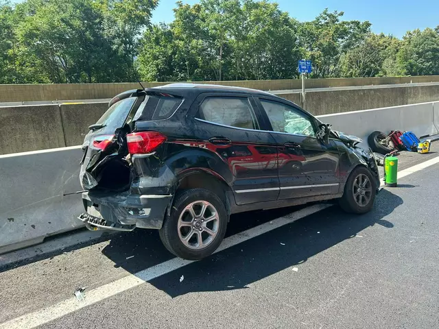 Totalschaden beim Auto. | Foto: Freiwillige Feuerwehr Krumpendorf