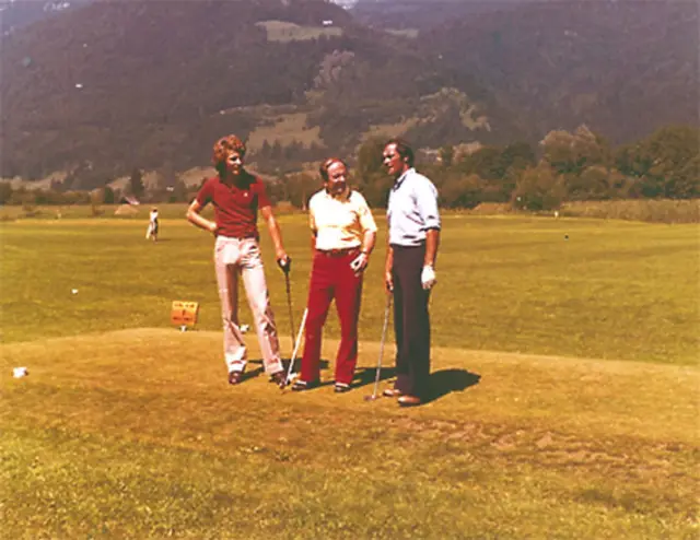 Offizielle Eröffnungsfeier im August 1978 (v. l.): Johannes Goess Saurau (Präsident Am Murhof), KR Gert Aigner (Gründungspräsident GLC Ennstal) und Toni Sailer (Skilegende) | Foto: GLC Ennstal