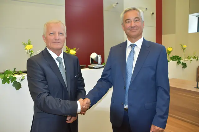 Amtseinführung am Landesgericht in Eisenstadt: Karl Mitterhöfer dankte ab, Bernhard Kolonovits übernahm die Präsidentschaft.  | Foto: Stefan Schneider