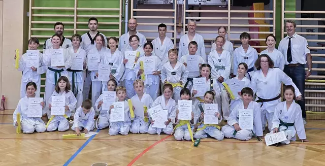Die stolzen Prüflinge | Foto: Danisans Taekwondo