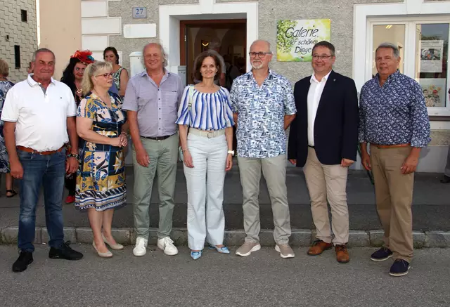 v.l.: Vizebürgermeister Christian Marschalek, Gemeinderätin Tanja Pilsl, Leopold Kogler, Bezirkshauptfrau Martina Gerersdorfer, Christian Gschöpf, Bürgermeister Klaus Nagelhofer und Leopold Wimmer. | Foto: Wimmer