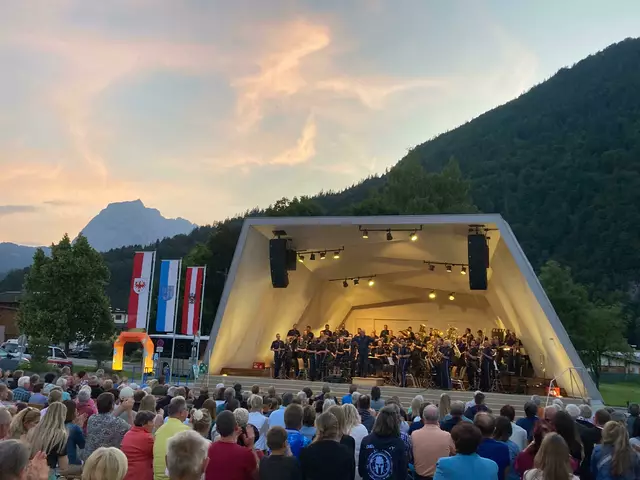 Anlässlich des Jubiläumsjahres war es der Bundesmusikkapelle Kirchdorf gelungen, die Polizeimusik Tirol in die Kaisergemeinde zu lotsen. | Foto: Katharina Keiler