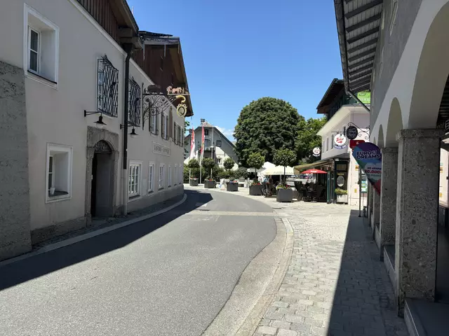 Die Straße durch den Ort Seekirchen. | Foto: Emanuel Hasenauer