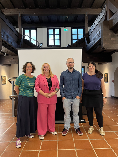 Vlnr.: Andrea Dillinger, Landtagsabgeordnete Barbara Thöny, Robert Obermair und Stefanie Ruep (beide: Orte des Gedenkens). | Foto: Pascal Dillinger