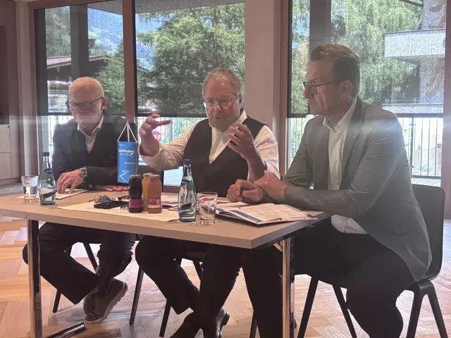 "Das Zillertal liefert jährlich rund 800.000 Millionen an Steuern ab. Infrastrukturprojekte sollten hier keine große Debatte sein" - Franz Hörl.  | Foto: Haun