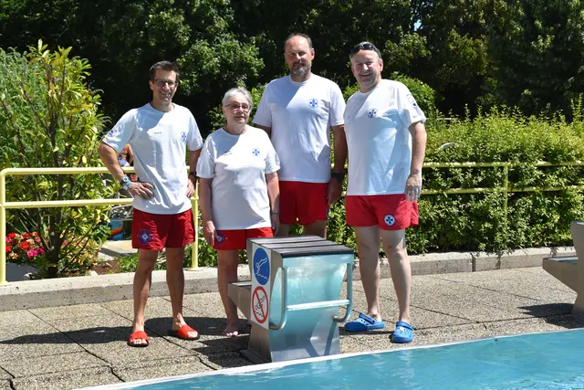 Team der Wasserrettung Perchtoldsdorf: Ausbildungsleiter Arno Seltenhammer, Schwimmlehrerin und Ehrenpräsidentin Irene Weinhappel, Abschnittsleiter Christian Köhler und der langjährige Einsatzleiter und Ehrenpräsident Ralph Hamburger (v.l.). | Foto: Hirss