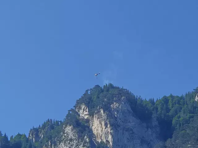 Das Hubschrauber-Team bei der Arbeit. | Foto: Doku NÖ